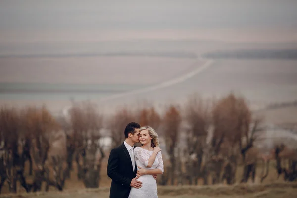 Bride walking in golden autumn nature — Stock Photo, Image