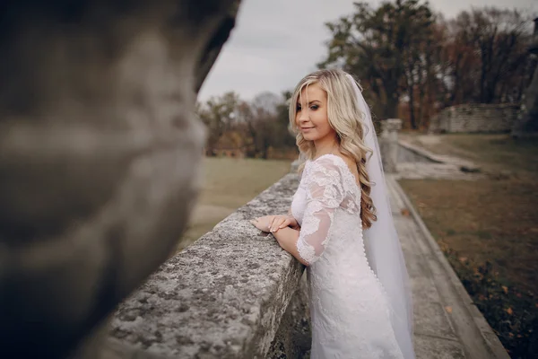 Bride walking in golden autumn nature — Stock Photo, Image