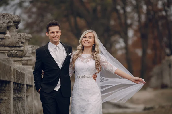 Bride walking in golden autumn nature — Stock Photo, Image