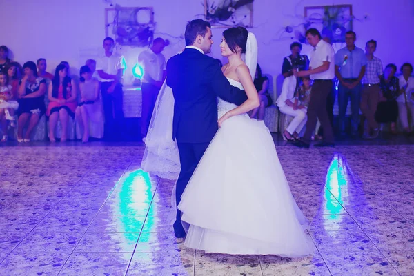 Primera pareja de baile — Foto de Stock