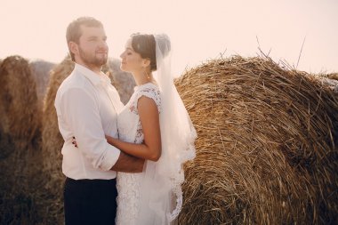 mutlu evlilik çift bir alanda