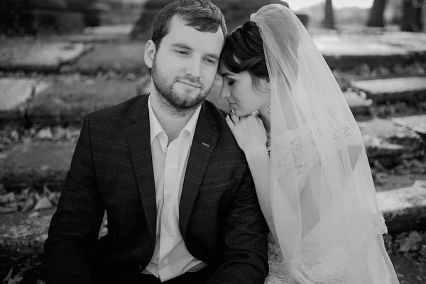 Pareja amorosa en el castillo —  Fotos de Stock