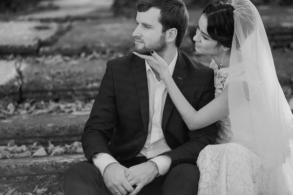 Pareja amorosa en el castillo — Foto de Stock