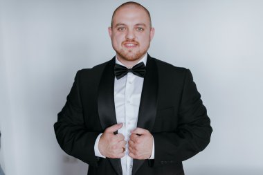 Damat Düğün için hazırlanıyor