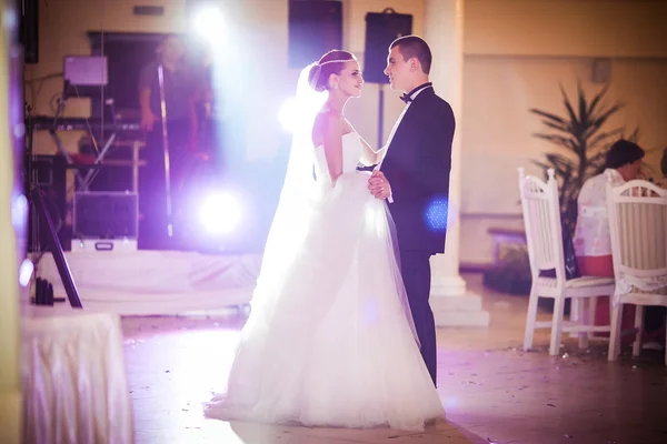 First wedding dance — Stock Photo, Image