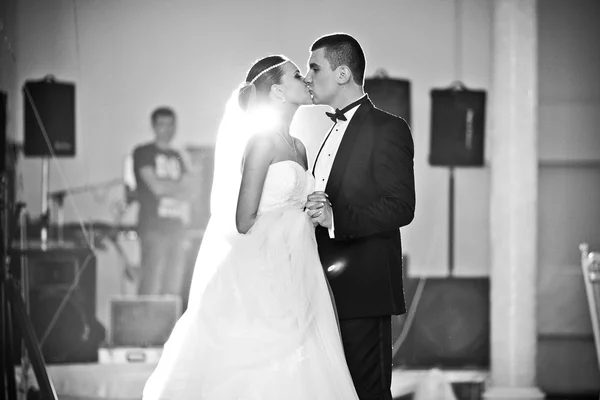 First wedding dance — Stock Photo, Image