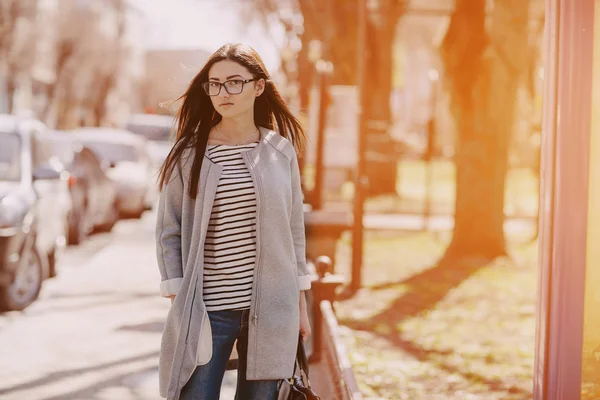 Beautiful young fashion girl — Stock Photo, Image