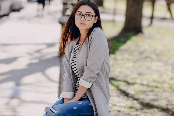 Menina de moda jovem bonita — Fotografia de Stock