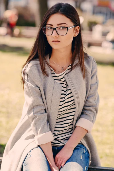 Mooie jonge mode meisje — Stockfoto