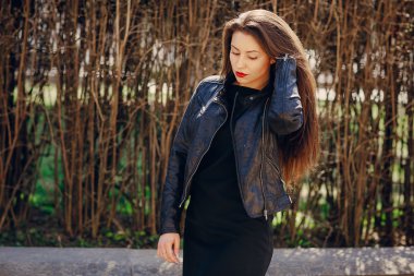 Güzel esmer pozlar fotoğrafları için