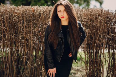 Güzel esmer pozlar fotoğrafları için