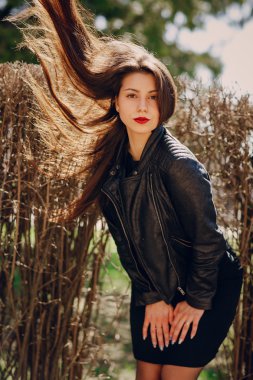 Güzel esmer pozlar fotoğrafları için