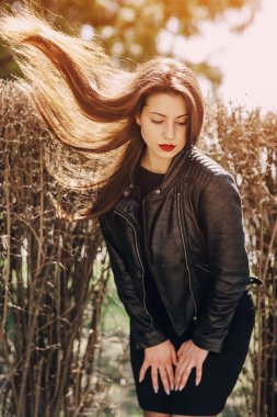 Güzel esmer pozlar fotoğrafları için