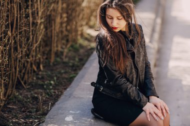 Güzel esmer pozlar fotoğrafları için