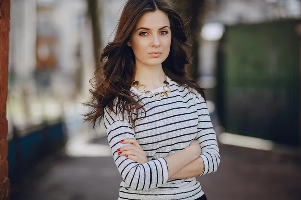 Jovem mulher bonita — Fotografia de Stock