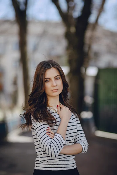 Jovem mulher bonita — Fotografia de Stock