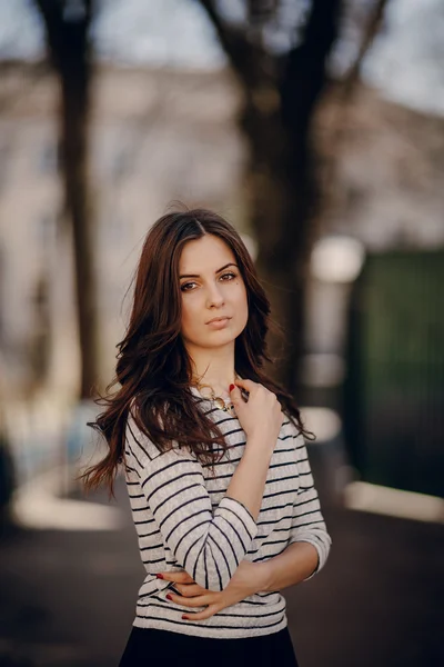 Jovem mulher bonita — Fotografia de Stock