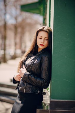 Güzel esmer pozlar fotoğrafları için