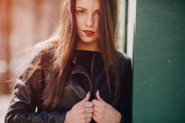 Güzel esmer pozlar fotoğrafları için