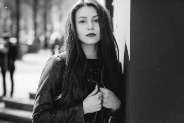 Güzel esmer pozlar fotoğrafları için