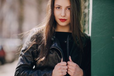 Güzel esmer pozlar fotoğrafları için