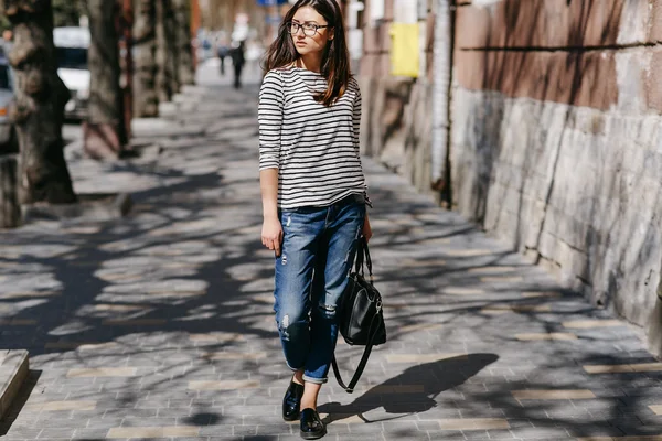 Beautiful young fashion girl — Stock Photo, Image