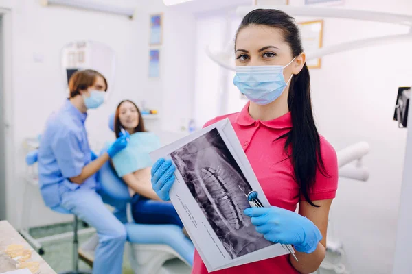 Bezoek aan de tandarts — Stockfoto