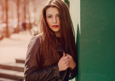 Güzel esmer pozlar fotoğrafları için