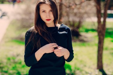 Güzel esmer pozlar fotoğrafları için