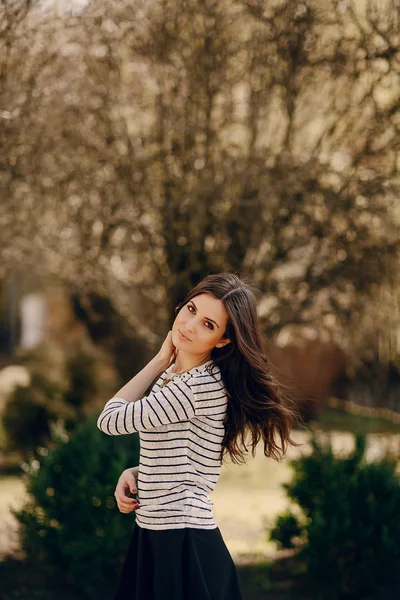 Jovem mulher bonita — Fotografia de Stock