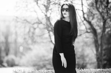 Güzel esmer pozlar fotoğrafları için