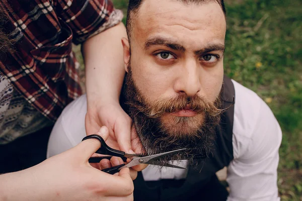 Dos hombres barbudos afeitarse —  Fotos de Stock