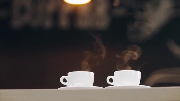 Профессиональный кофе в современном кафе кофе — стоковое видео
