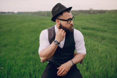 alan lonley erkekte sakal