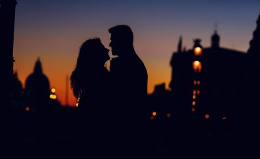 Düğün çifti silüeti