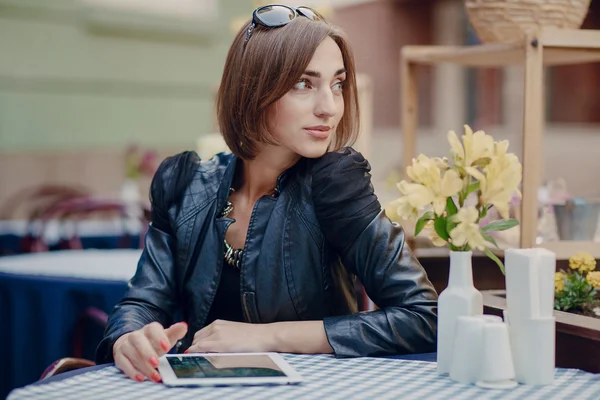 Beautiful girl enjoys gadgets — Stock Photo, Image