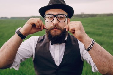 alan lonley erkekte sakal