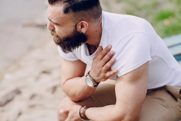 Bearded man on thebeach — Stock Photo, Image