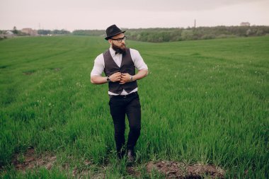 alan lonley erkekte sakal