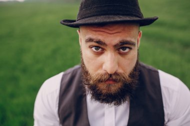 alan lonley erkekte sakal