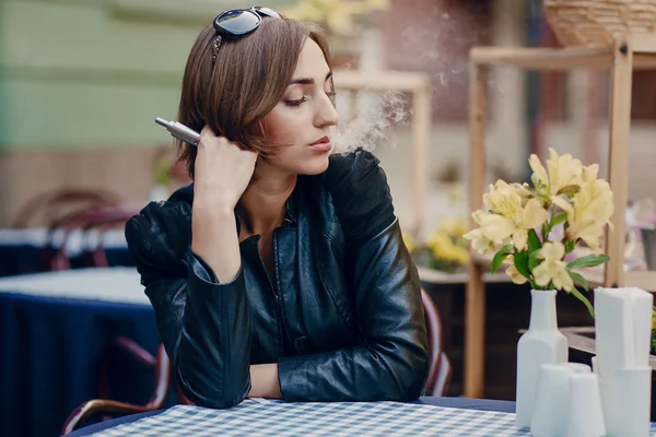 Beautiful glamorous brunette smoke electronic cigarette — Stock Photo, Image