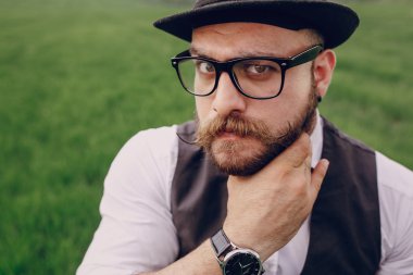 alan lonley erkekte sakal