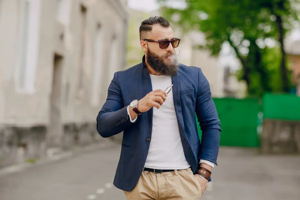 Bearded man with e-cigarette — Stock Photo, Image