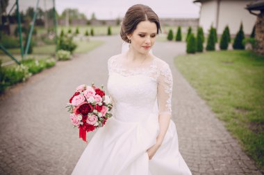 bir fotoğraf için gelin pozlar