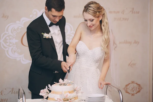 La novia en un restaurante — Foto de Stock