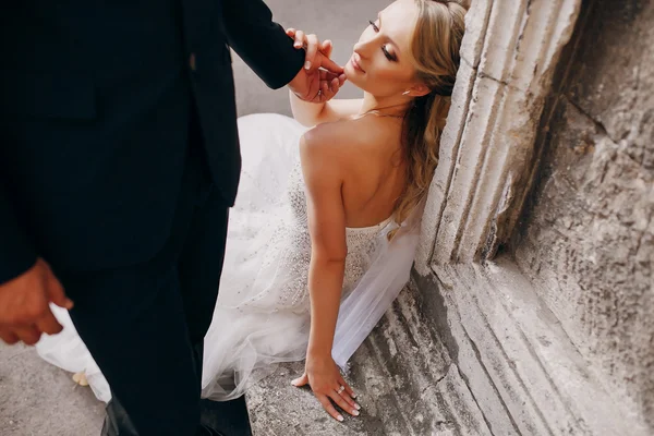 Casal de casamento apaixonado — Fotografia de Stock