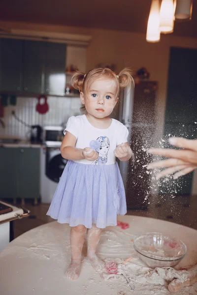 Menina bonita — Fotografia de Stock