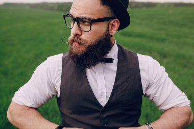 alan lonley erkekte sakal