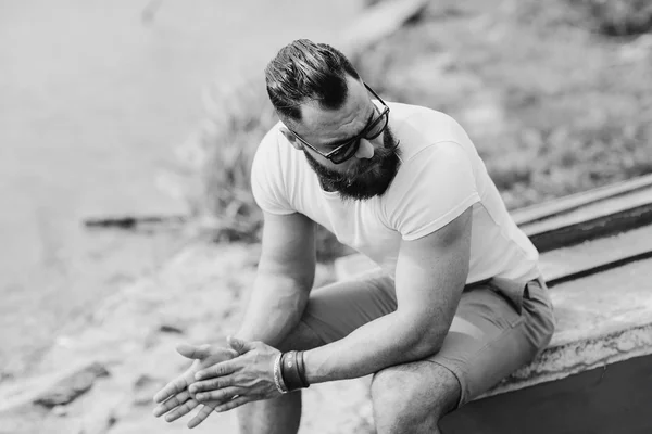 Bearded man on thebeach — Stock Photo, Image