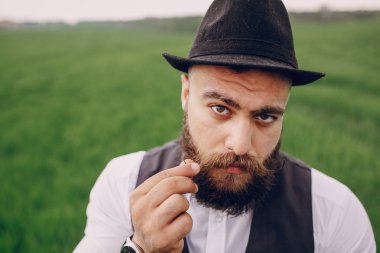 alan lonley erkekte sakal